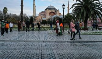 İstanbul'da Meydanlara Sınırlamalar Getirildi